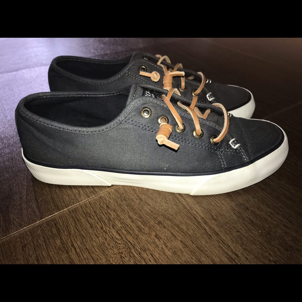 Sperry top slider shoe